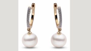 Dazzling Earrings for a Fresh Look in the New Year