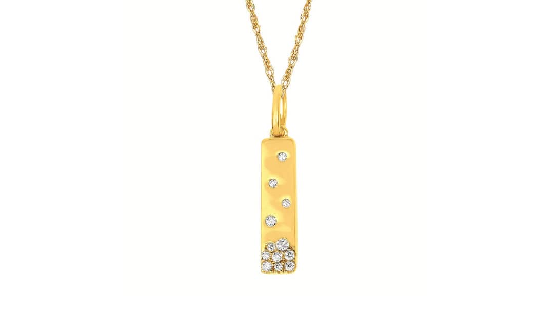 New Year, New Jewelry! Make Their NYE Sparkle with a Surprise from Roper's Jewelers (1)